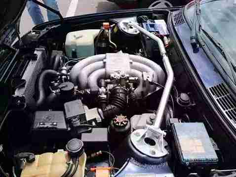 Auto mit Motorschaden Auto mit Motorschaden